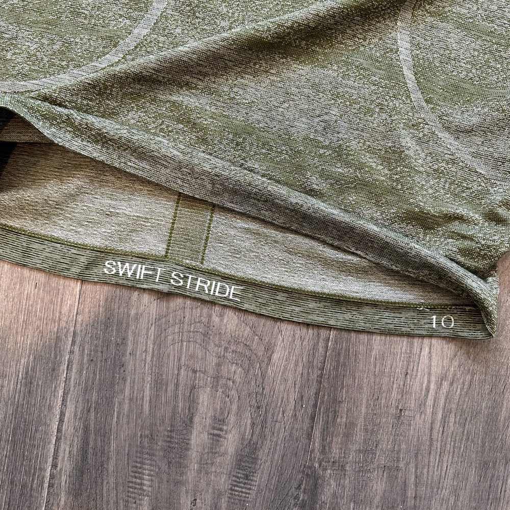 Lululemon Run Swiftly Tech Short Sleeve Sz 10 - image 5